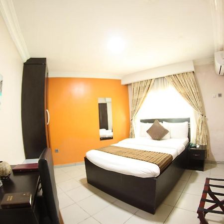 Celia'S Suites Abeokuta Exterior photo