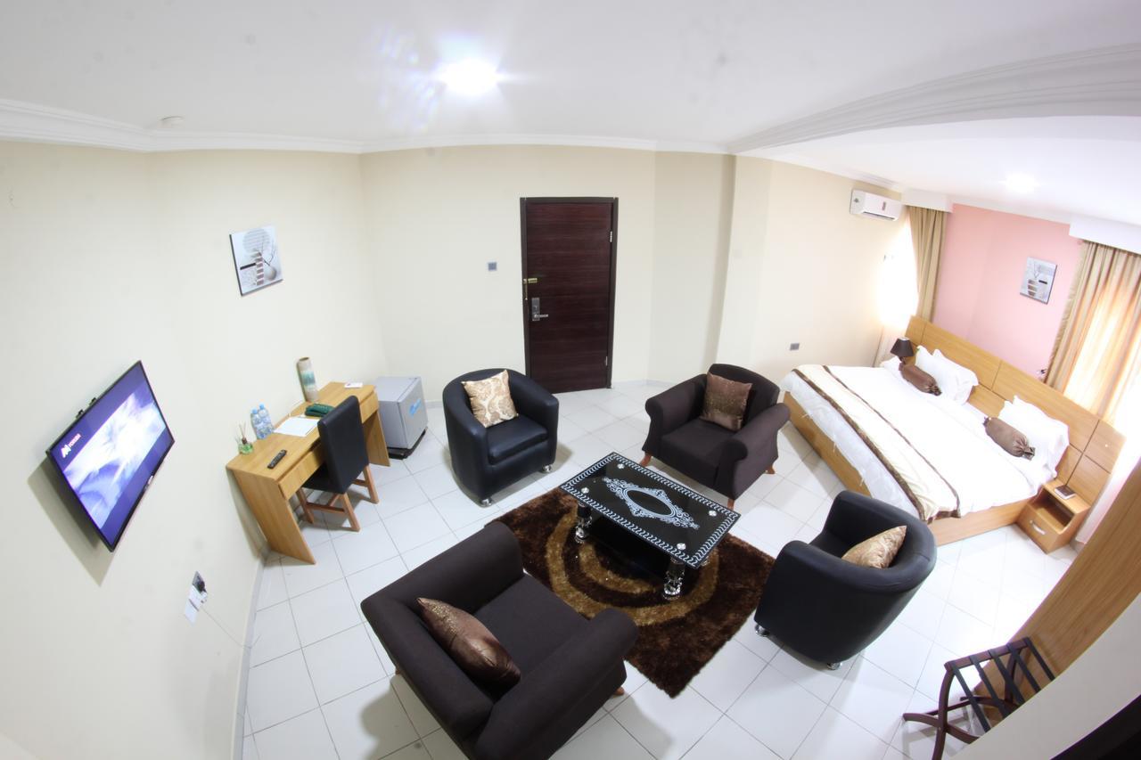 Celia'S Suites Abeokuta Exterior photo