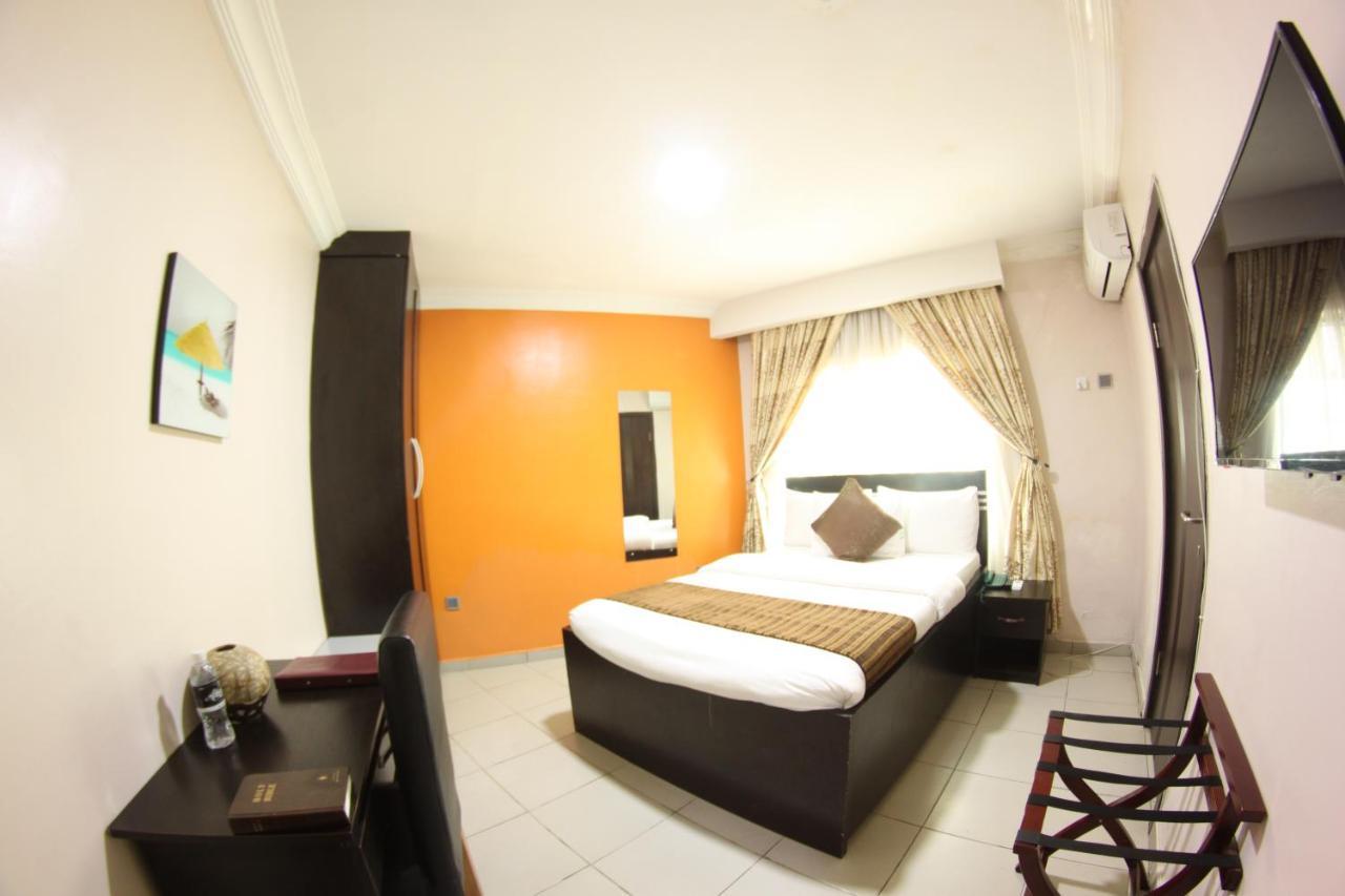 Celia'S Suites Abeokuta Exterior photo